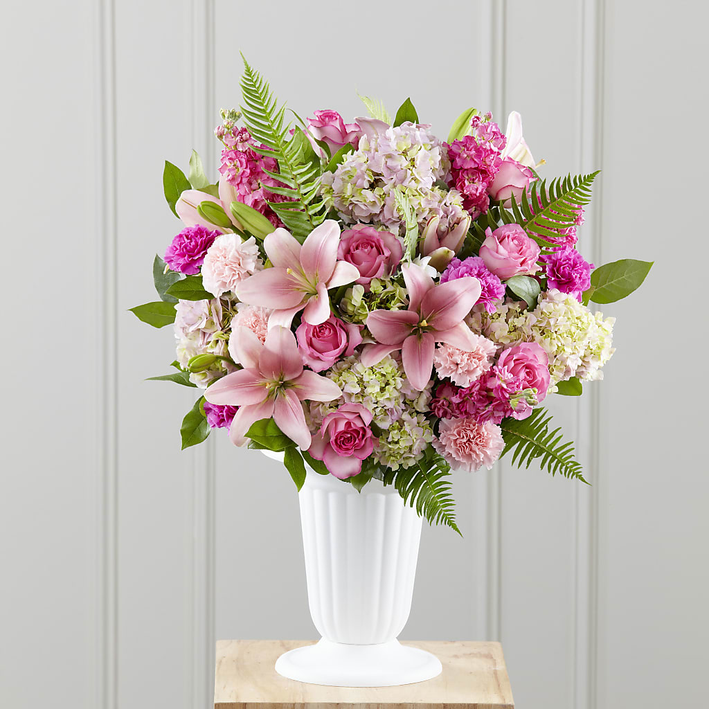 Never-Ending Love Arrangement – Distinctive Design Studio Llc, Ham Lake MN