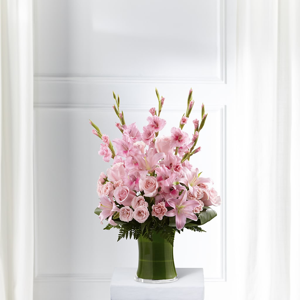 Lovely Tribute Bouquet – Distinctive Design Studio Llc, Ham Lake MN