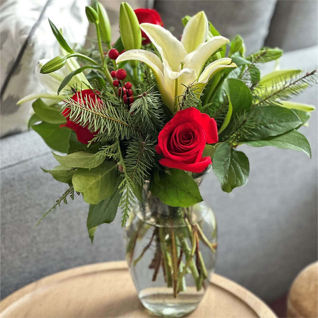 Sparkling Snowflakes Bouquet –  Distinctive Design Studio Llc, Ham Lake MN