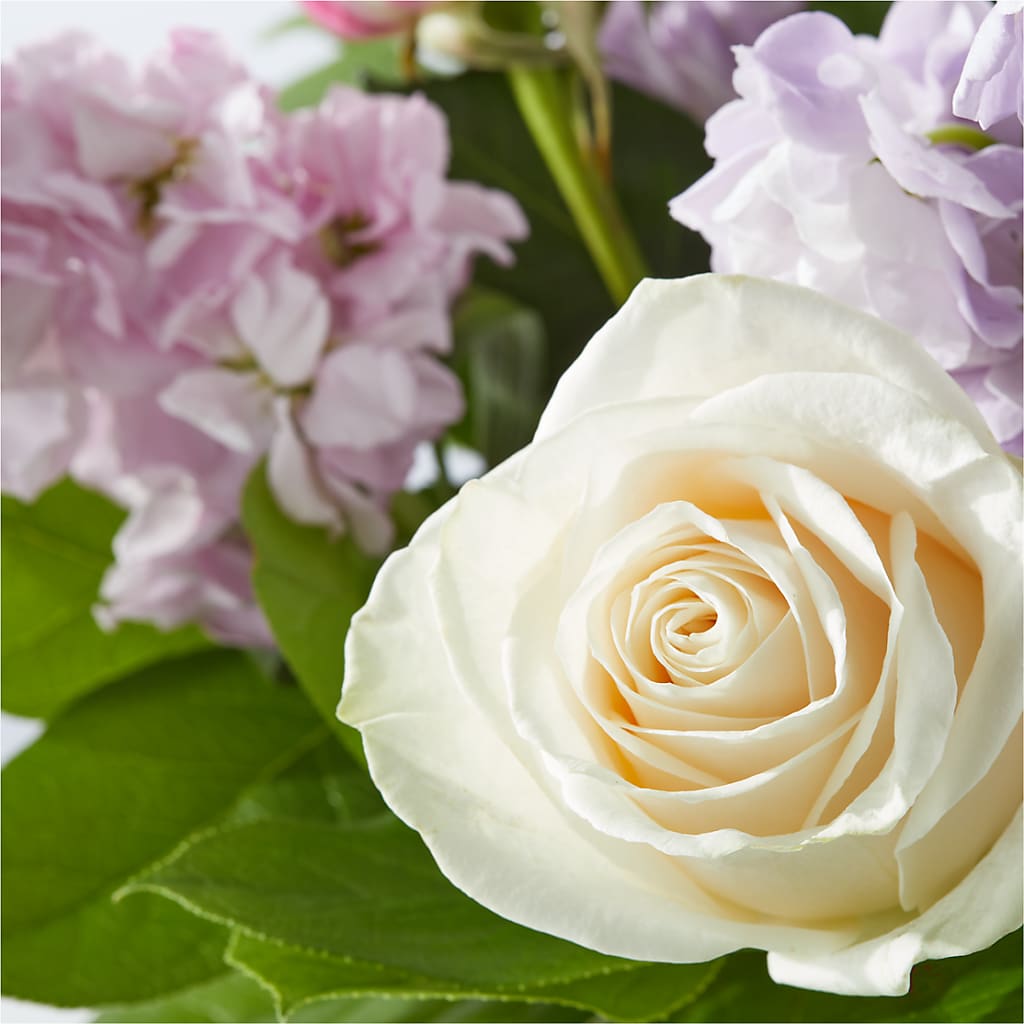 Springtime Spritz Bouquet –  Distinctive Design Studio Llc, Ham Lake MN