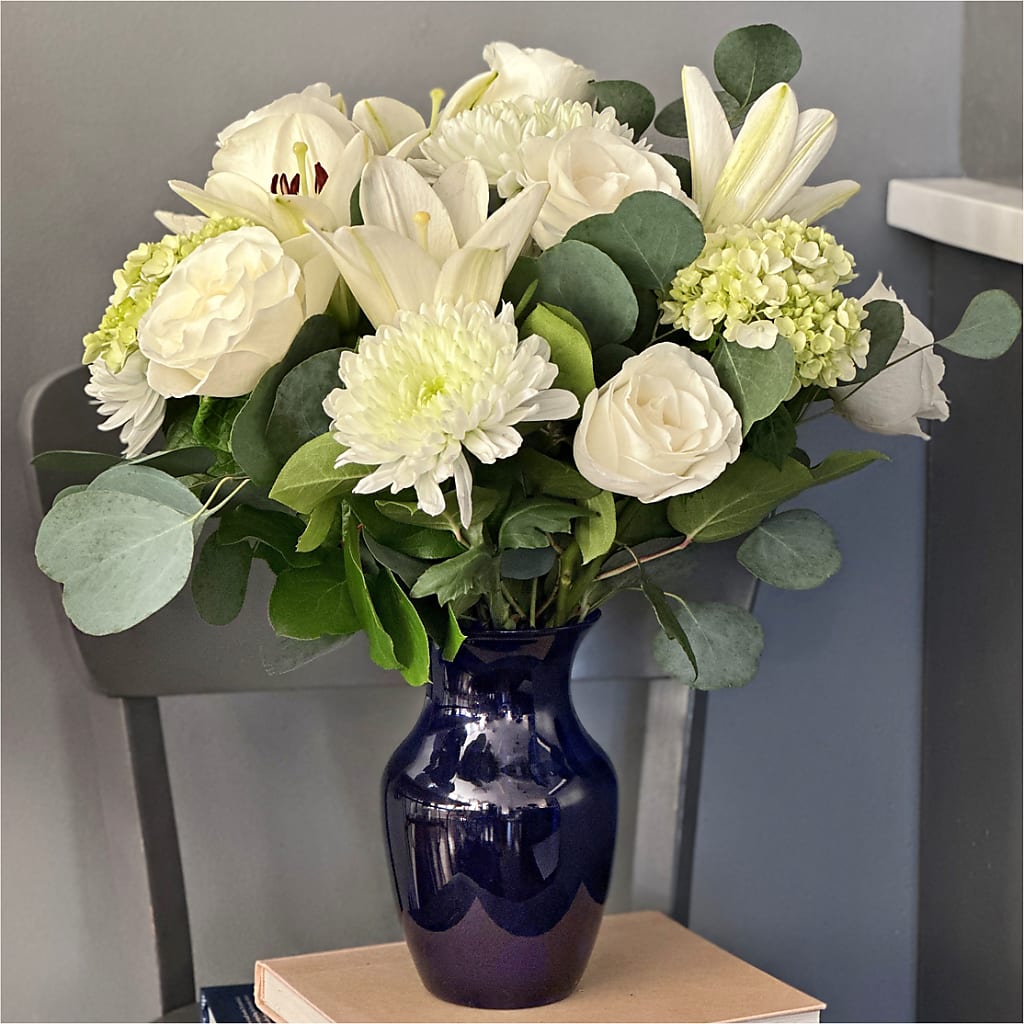 Snowy Dreams Bouquet –  Distinctive Design Studio Llc, Ham Lake MN