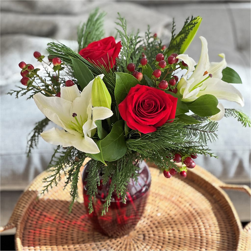 Evergreen Delight Bouquet –  Distinctive Design Studio Llc, Ham Lake MN