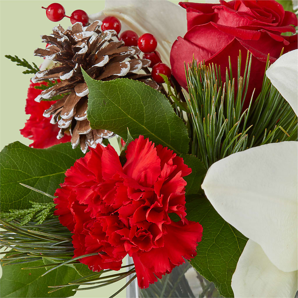 Glistening Icicles Bouquet –  Distinctive Design Studio Llc, Ham Lake MN